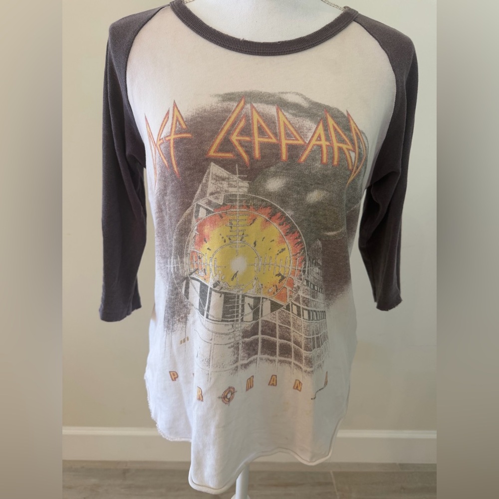 Def Leppard Graphic Raglan Long Sleeve T-Shirt - Picture 2 of 8